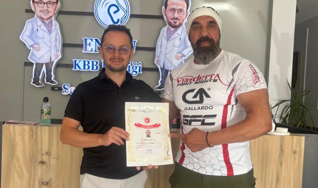 Bandırmalı antrenör Rambo Hakan, 6’ncı Dan siyah kuşak sahibi oldu Türkiye Kick Boks Federasyonu tarafından İstanbul’da düzenlenen siyah kuşak terfi