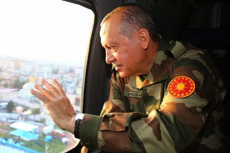 Cumhurbaşkanı Erdoğan’a yaş haddi yetkisi TBMM’de kabul edildi TBMM Genel Kurulu’nda kabul edilen düzenleme ile orgeneral ve oramirallerin