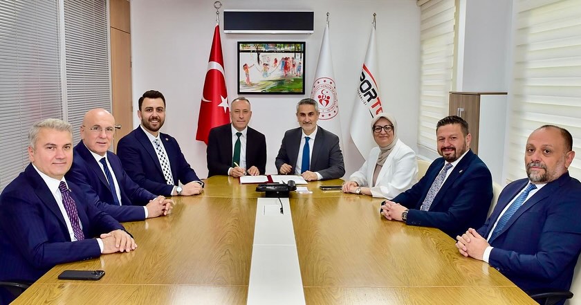 Bandırma’ya 1500 kişilik yeni spor salonu kazandırılıyor AK Parti Genel Başkan Yardımcısı Belgin Uygur, AK Parti Balıkesir