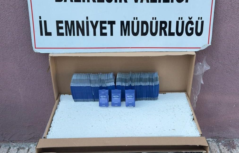 Balıkesir’in Bigadiç ilçesinde düzenlenen operasyonda 25 bin bandrolsüz dolu makaron