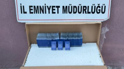 Balıkesir’in Bigadiç ilçesinde düzenlenen operasyonda 25 bin bandrolsüz dolu makaron