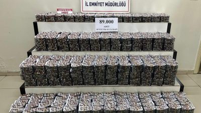 Balıkesir İl Emniyeti'nin Burhaniye'de düzenlediği operasyonda 89 bin adet sentetik