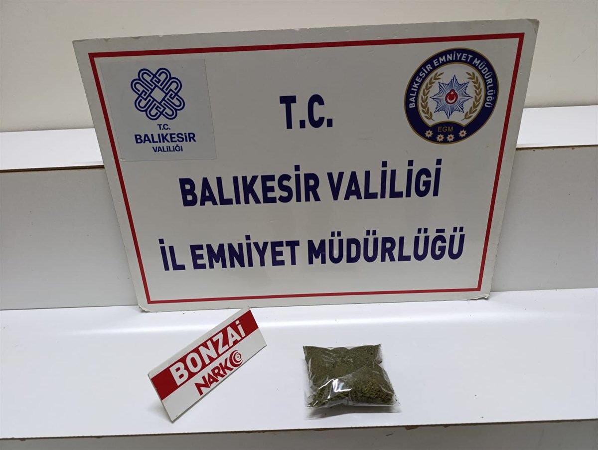 Balıkesir’in Edremit ilçesinde düzenlenen uyuşturucu operasyonunda 40,82 gram sentetik kannabinoid