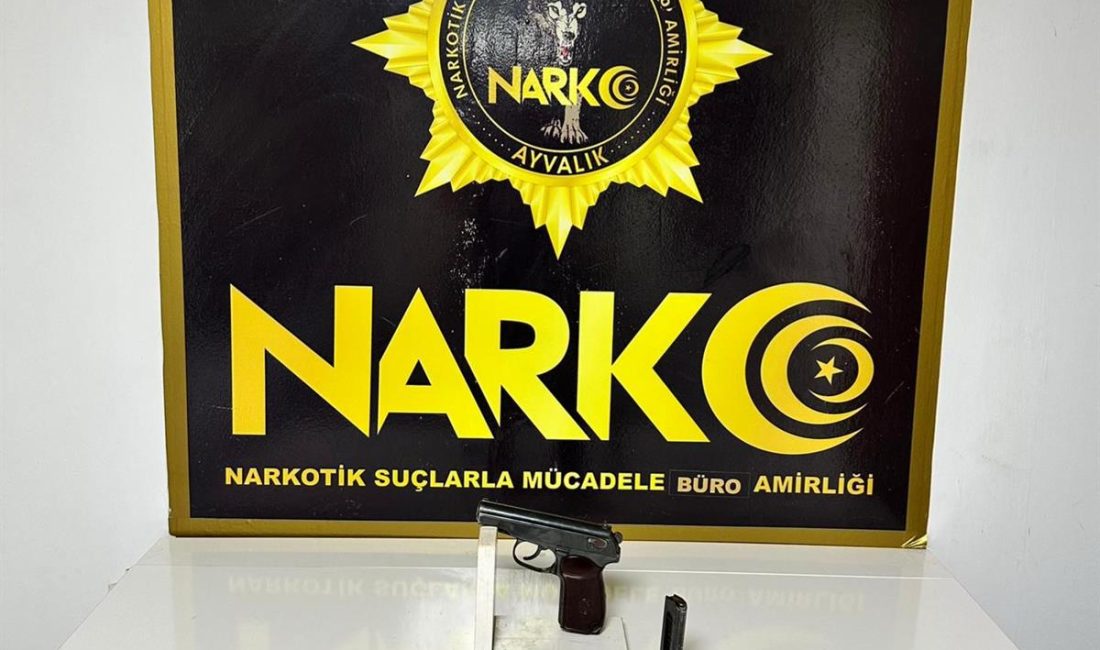 Balıkesir’de hakkında kesinleşmiş hapis cezası bulunan şahıs yakalandı Uyuşturucu kullanma suçundan aranan şahıs, ruhsatsız tabanca ve fişeklerle birlikte