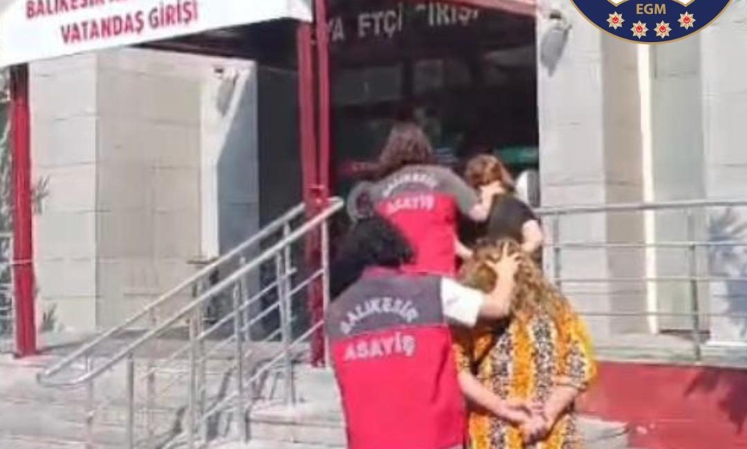 Balıkesir’in Karesi ilçesinde kuyumcuda oyalama yöntemiyle altın hırsızlığı yapan 2