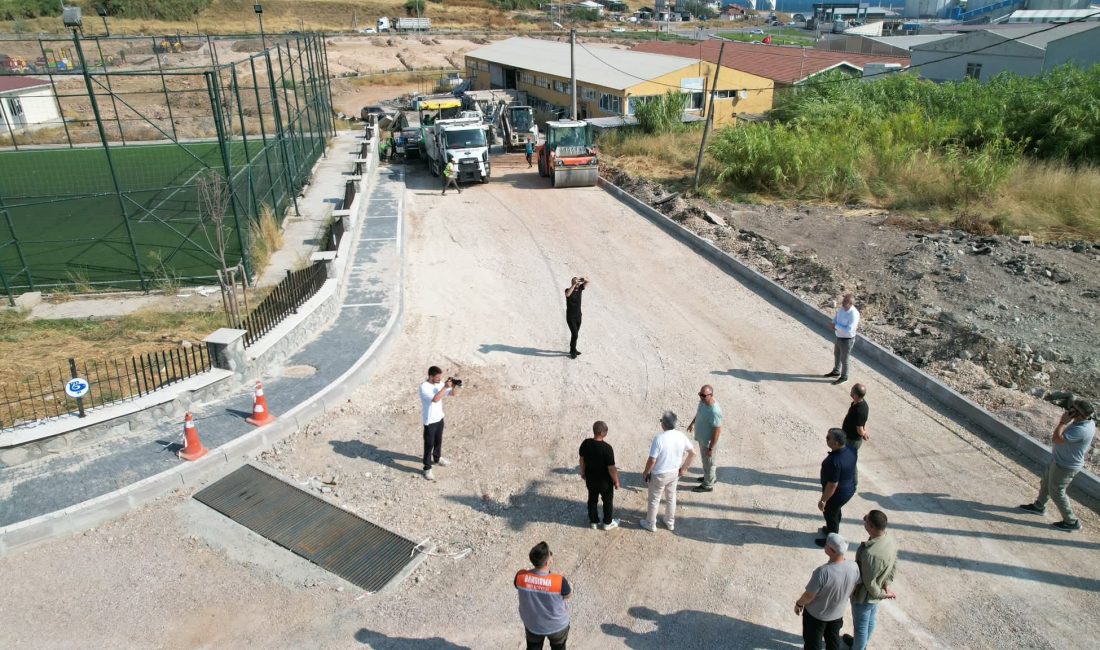 Malta Parkı ve çevresinde asfaltlama ile düzenleme çalışmaları sürüyor Bandırma Belediyesi, kent genelinde sürdürdüğü altyapı ve çevre düzenleme çalışmalarına