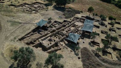 Mimar Sinan Güzel Sanatlar Üniversitesi Arkeoloji Bölümü öğretim üyesi ve