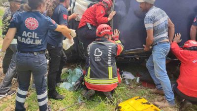 Balıkesir’in Havran ilçesinde meydana gelen sıkışmalı trafik kazasında sürücü yaralı