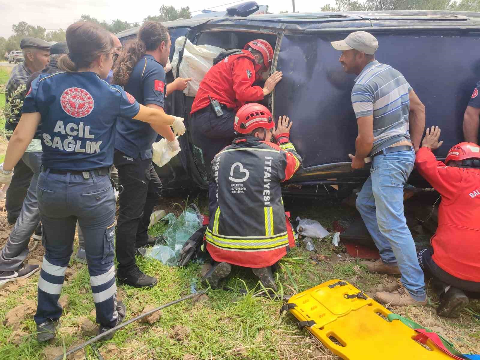 Balıkesir’in Havran ilçesinde meydana gelen sıkışmalı trafik kazasında sürücü yaralı