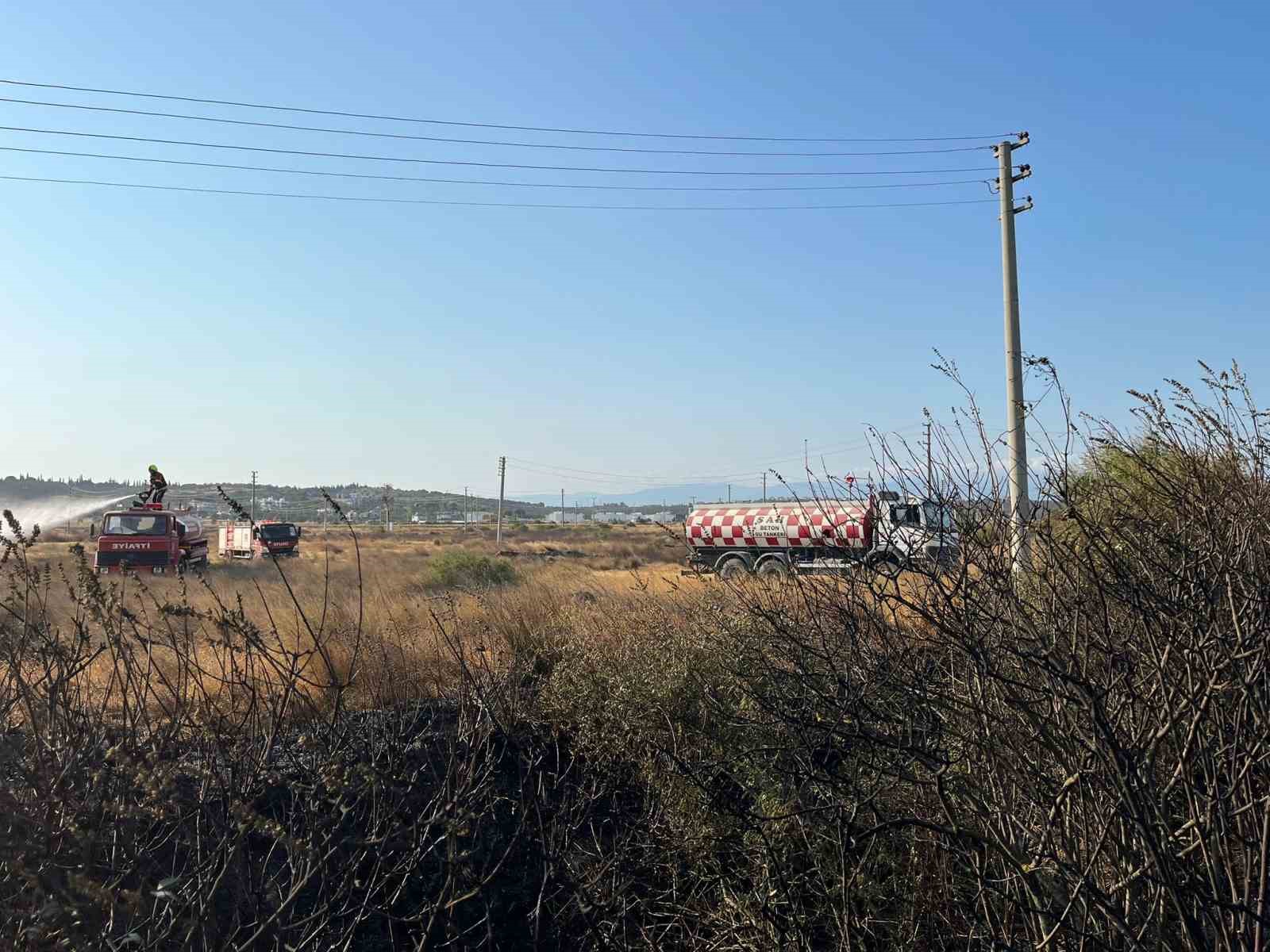Balıkesir’in Gömeç ilçesinde çıkan arazi yangını kontrol altına alındı.