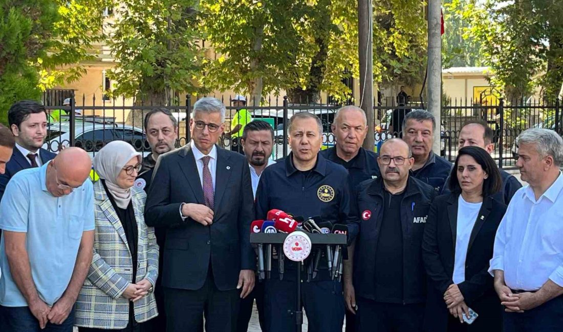 Sağlık Bakanı Memişoğlu: “Toplam 52 başvuru var, 29’u yaralı olarak hastanelerimizde tedavi altına alındı” Sındırgı’da açıklama yapan Sağlık Bakanı Kemal Memişoğlu, hastanede tedavisi yapılan