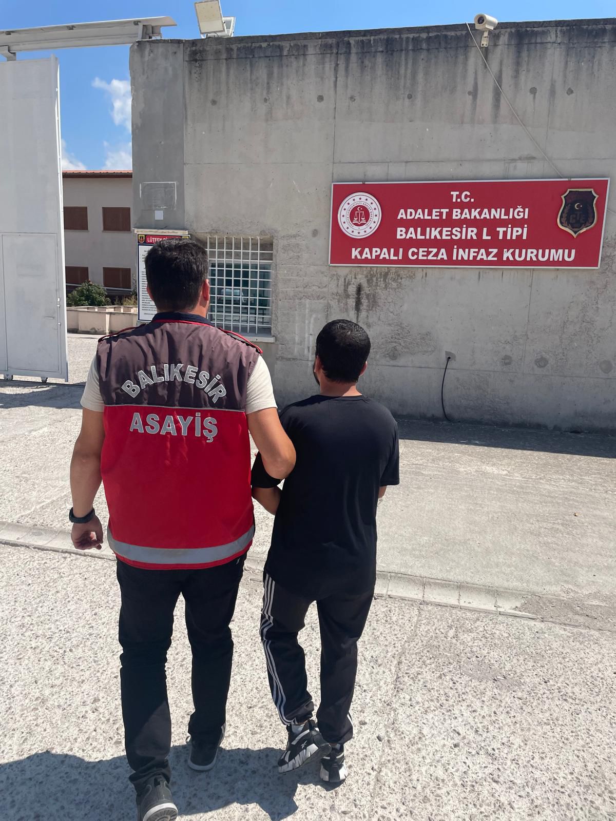 Balıkesir’de polis ekiplerince yapılan çalışmalar sonucu, yağma, uyuşturucu ticareti ve
