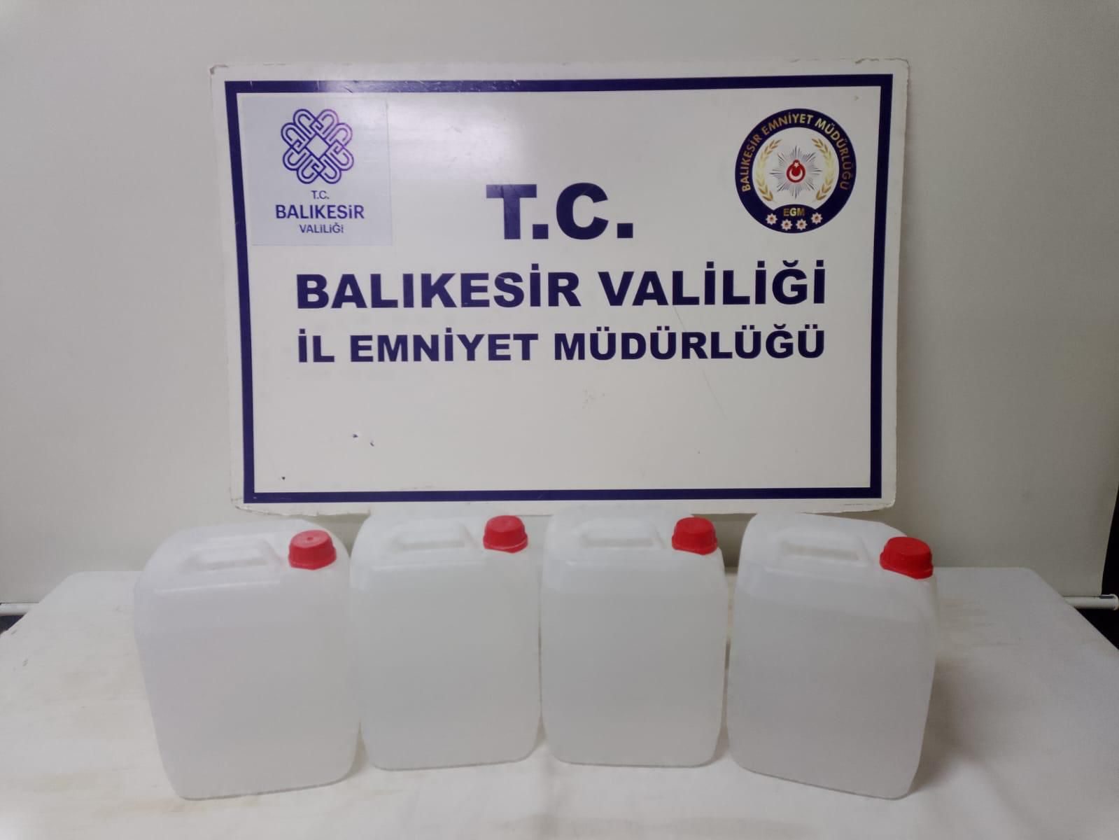 Balıkesir’de polis ekiplerince düzenlenen operasyonlarda 40 litre etil alkol ele