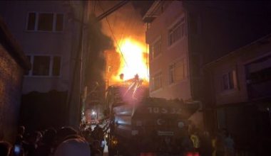 Balıkesir’in Dursunbey ilçesinde çıkan yangında 2 ev kullanılmaz hale gelirken
