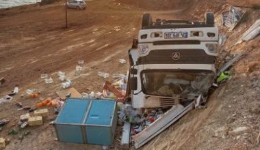 Balıkesir'in Bandırma ilçesinden Erdek yönüne seyir halinde olan bir market