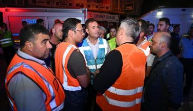 Balıkesir'in Sındırgı ilçesinde meydana gelen depremin ardından Balıkesir Büyükşehir Belediyesinin