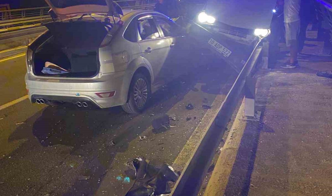 Balıkesir’de meydana gelen çift taraflı trafik kazasında 2 kişi sıkıştıkları