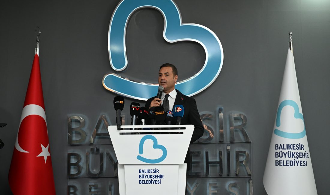 Balıkesir Büyükşehir Belediye Başkanı Ahmet Akın, Sındırgı’da meydana gelen 6.1