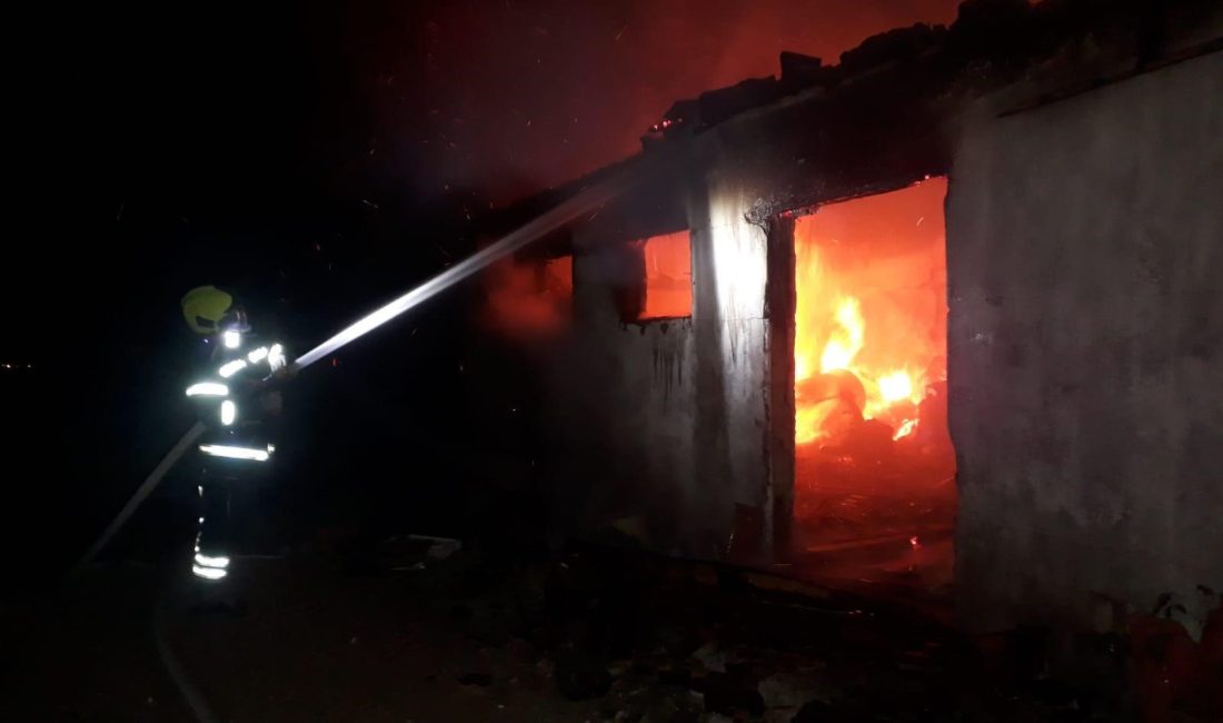 Balıkesir'in Savaştepe ilçesine bağlı Çiftlikdere Mahallesi'nde sabaha karşı çıkan dam