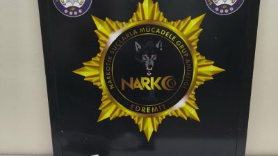 Balıkesir’de polis ekiplerinin gerçekleştirdiği operasyonlarda Ayvalık’ta gümrük kaçağı tütün ve