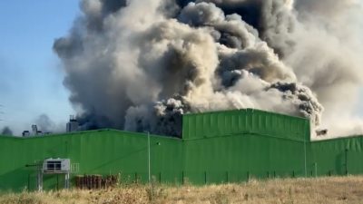 Balıkesir’in Gönen ilçesinde bulunan Teksüt fabrikasında geçtiğimiz gün çıkan yangınla