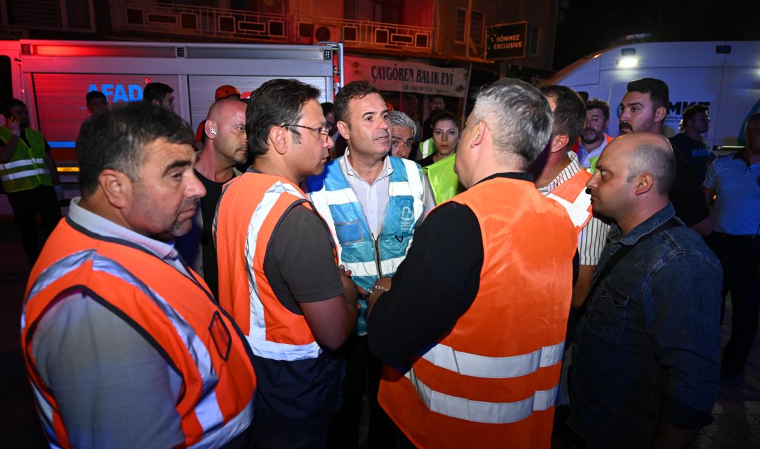 Balıkesir'in Sındırgı ilçesinde meydana gelen depremin ardından Balıkesir Büyükşehir Belediyesinin