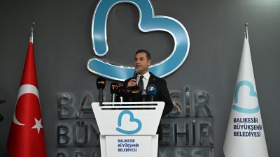 Balıkesir Büyükşehir Belediye Başkanı Ahmet Akın, Sındırgı’da meydana gelen 6.1