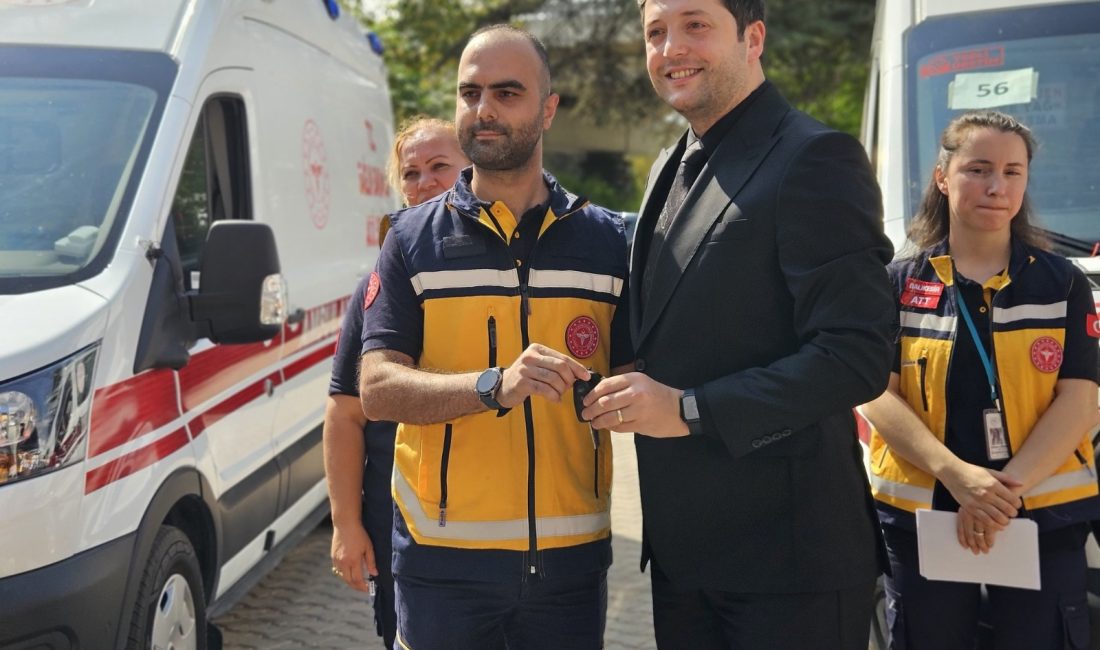 Balıkesir’de sağlık filosu güçlendi: Bandırma, Altıeylül ve Burhaniye’ye 4 yeni ambulans Balıkesir İl Sağlık Müdürlüğü tarafından Bandırma, Altıeylül ve Burhaniye ilçelerine