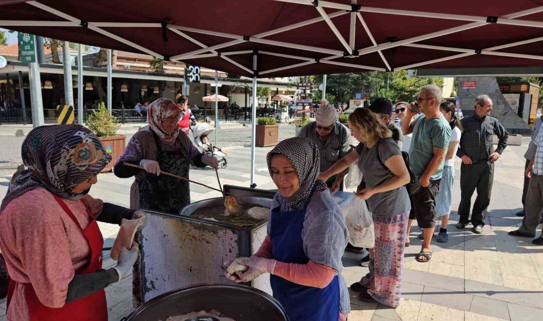 Bitmeyen depremlere karşı halk lokma döktürdü Balıkesir’in Sındırgı ilçesinde 10 Ağustos’ta meydana gelen 1 kişinin öldüğü