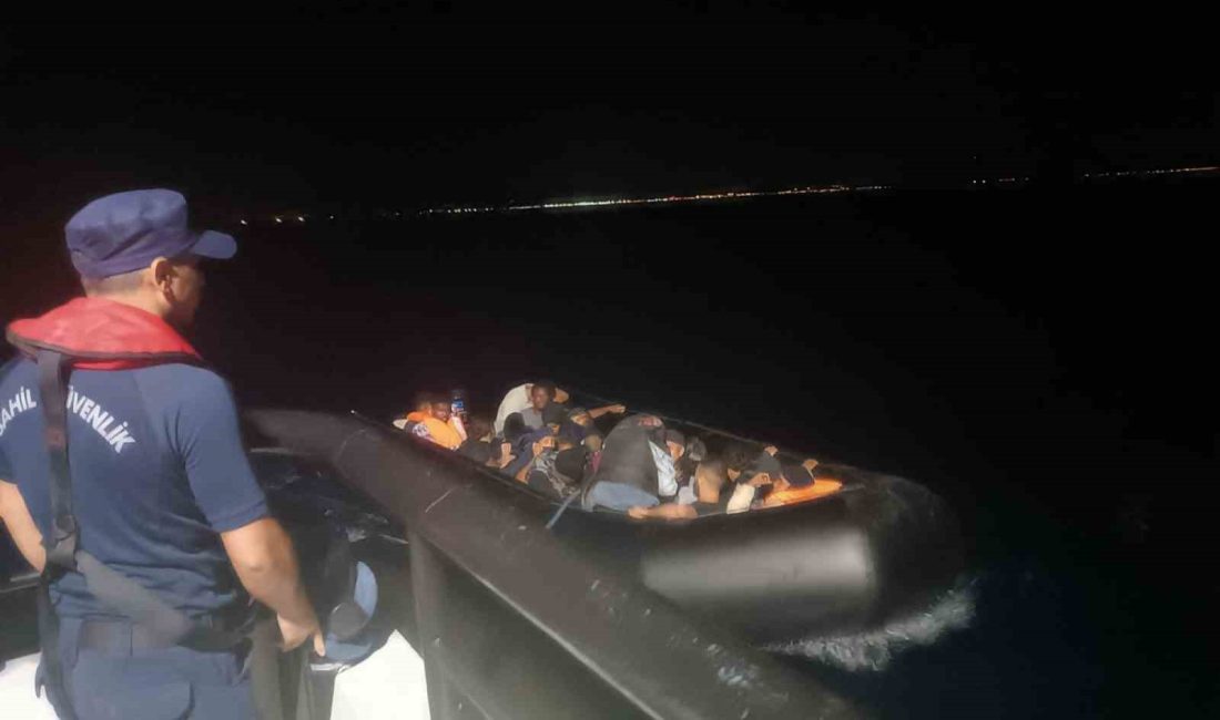 Ayvalık açıklarında 15 düzensiz göçmen yakalandı Balıkesir’in Ayvalık ilçesi açıklarında Sahil Güvenlik ekiplerince aralarında 8 çocuğun