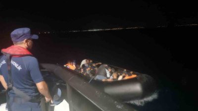 Balıkesir’in Ayvalık ilçesi açıklarında Sahil Güvenlik ekiplerince aralarında 8 çocuğun