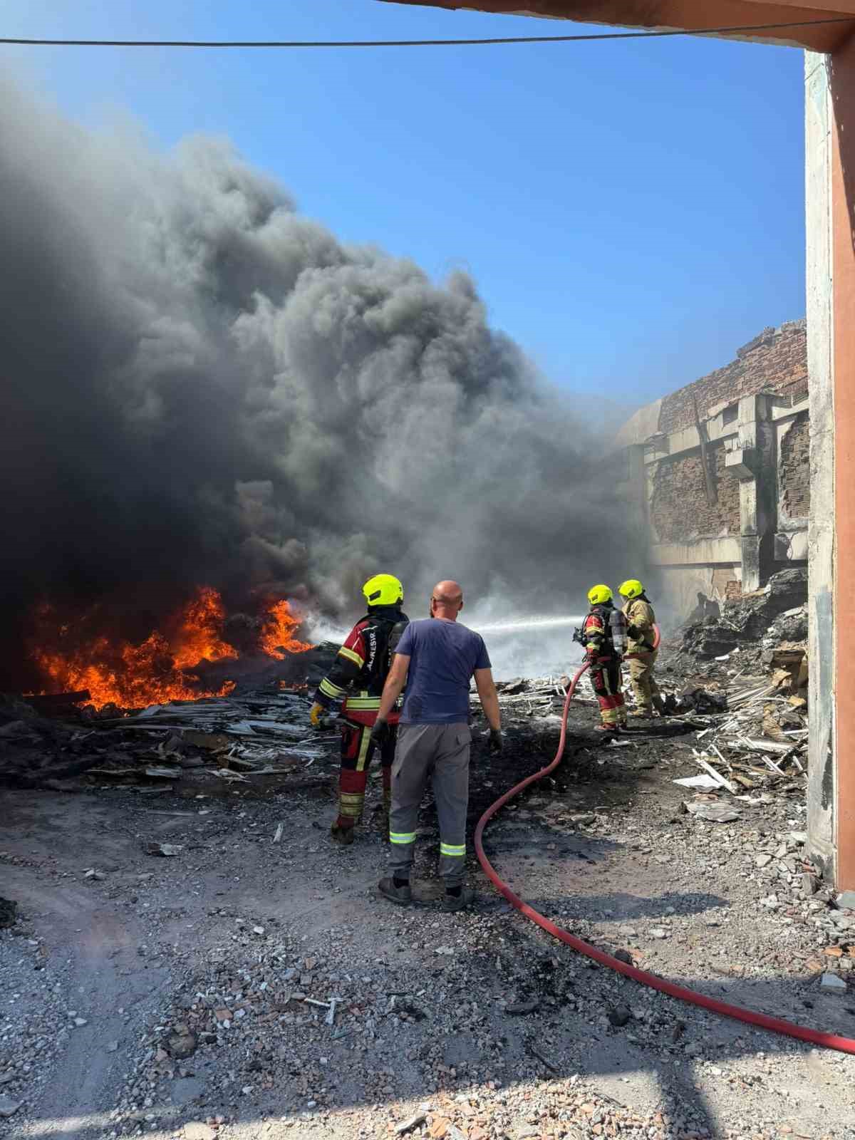 Balıkesir’in Bandırma ilçesi 600 Evler Mahallesi’nde atıl durumdaki bir depoda