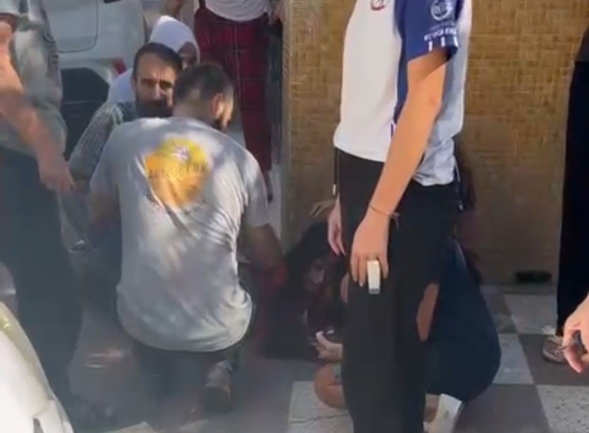 Balıkesir’in Erdek ilçesinde meydana gelen elektrikli scooter kazasında küçük bir