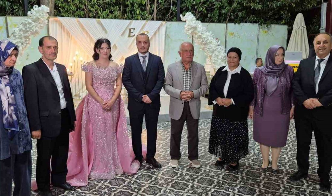 Balıkesir’in Edremit ilçesinde düzenlenen nişan töreni, siyasetten gelen sürpriz bir