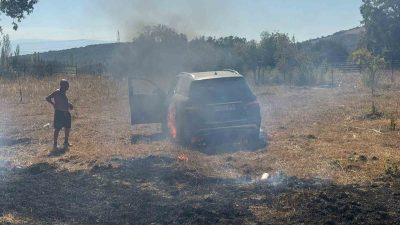 Balıkesir’de Erdek-Ocaklar yolu mevkiinde çıkan anız yangını zeytin ağaçlarına ve
