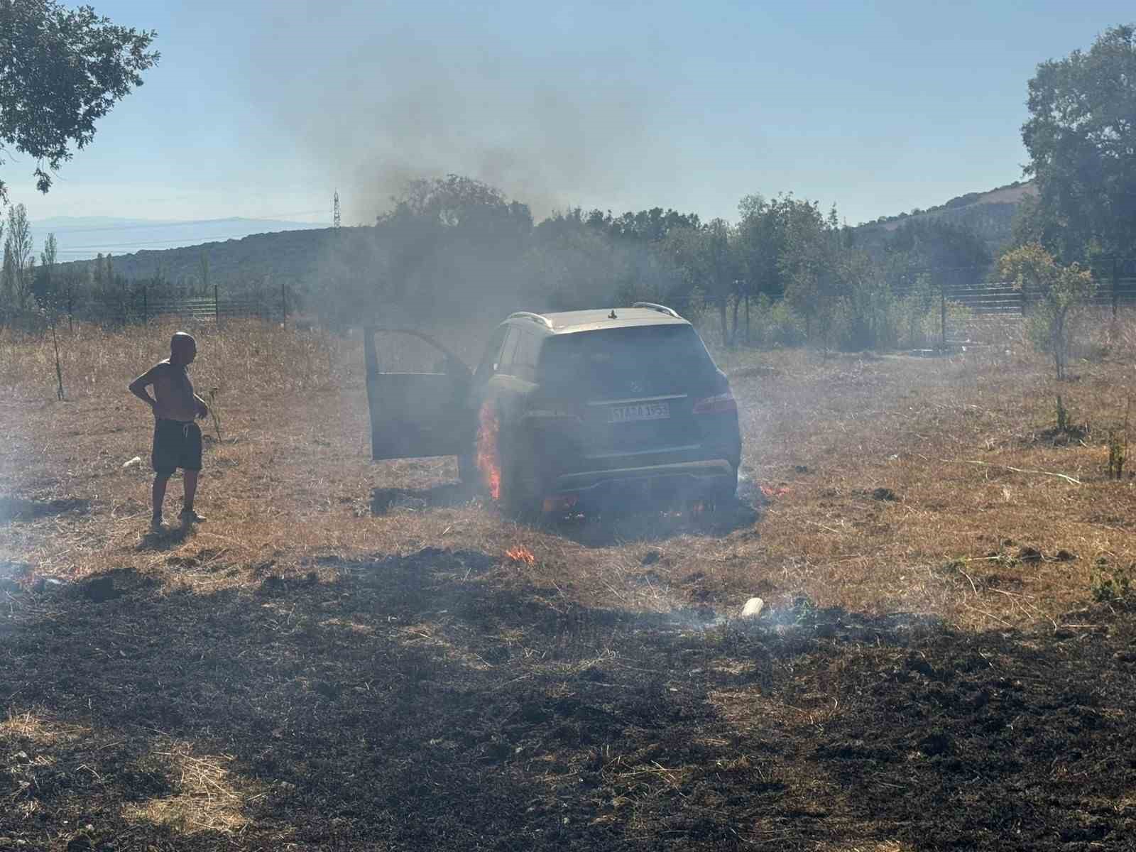 Balıkesir’de Erdek-Ocaklar yolu mevkiinde çıkan anız yangını zeytin ağaçlarına ve