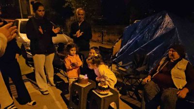 Balıkesir’in Sındırgı ilçesinde artçı sarsıntılar sürerken, vatandaşların kaldığı çadırlarda bu