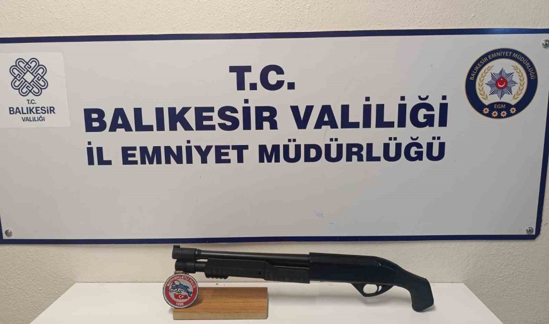 Balıkesir polisinden şok asayiş ve trafik operasyonu Balıkesir’in Edremit ilçesinde dün gece saatleri polis timleri şok asayiş