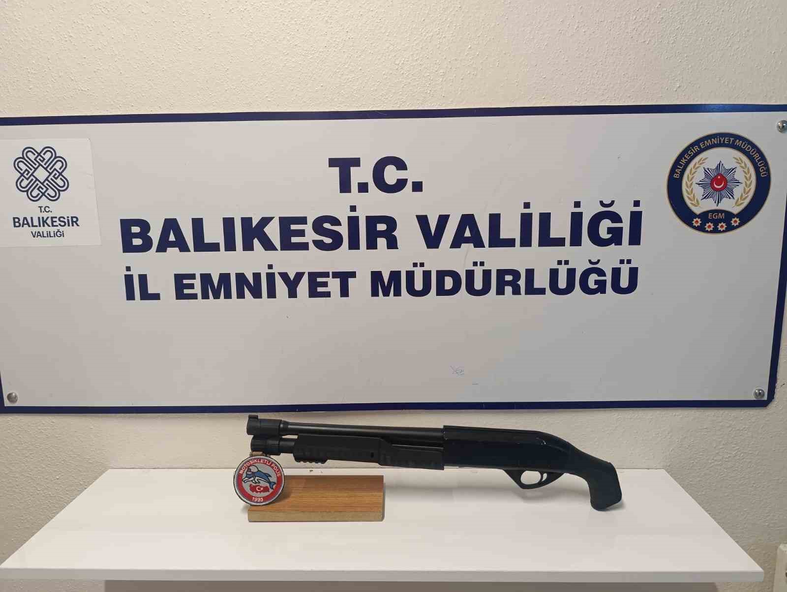 Balıkesir’in Edremit ilçesinde dün gece saatleri polis timleri şok asayiş