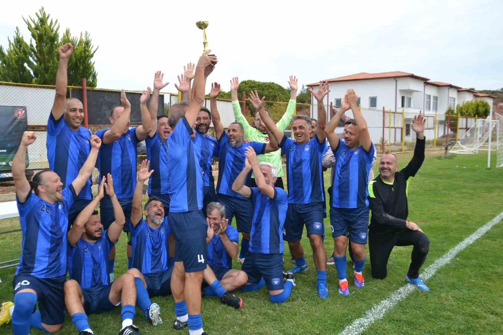 Balıkesir’in Ayvalık ilçesinde bölge futbolunun unutulmaz isimleri Ersan Bahar ve