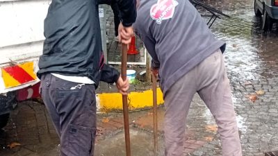 Balıkesir’in Sındırgı ilçesinde beklenen sağanak öğle saatlerinde başladı. Yağmur uzun