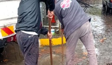 Balıkesir’in Sındırgı ilçesinde beklenen sağanak öğle saatlerinde başladı. Yağmur uzun