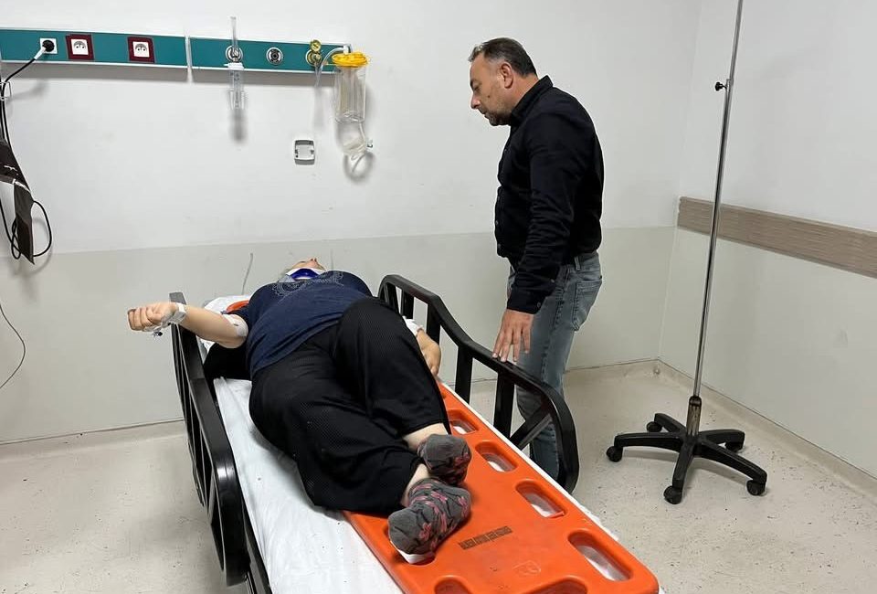 Burhaniye’de belediye otobüsü şarampole devridi: 9 yaralı
Balıkesir’in Burhaniye ilçesinde kontrolden çıkan halk otobüsünün zeytinlik alana devrildiği
