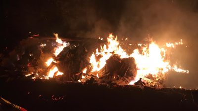 Balıkesir'in İvrindi ilçesinde sabaha karşı çıkan yangında hayvan dolu dam