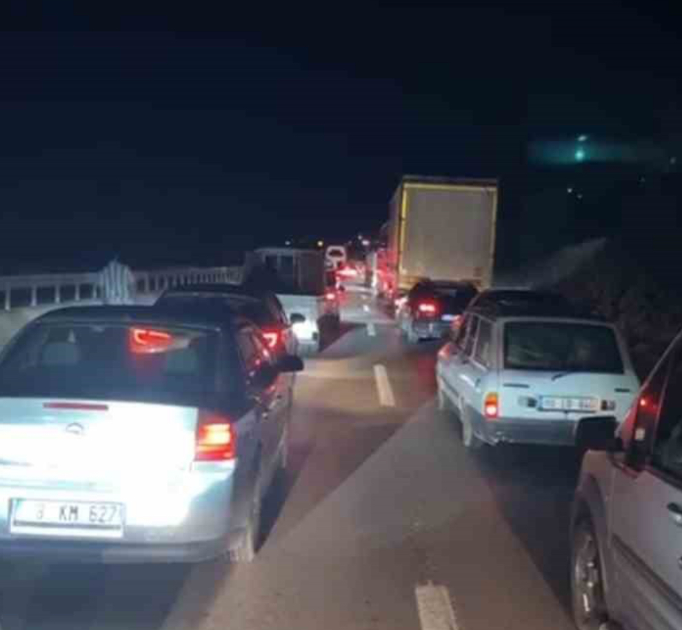 Balıkesir’in Bandırma ilçesinde kontrolden çıkan tırın refüje girdiği kazada 1