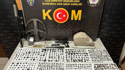 Balıkesir’in Bandırma ilçesinde bir işyerine düzenlenen operasyonda çok sayıda tarihi