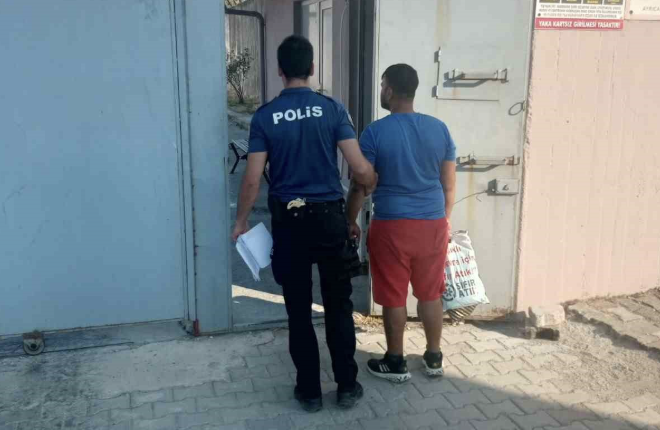 Erdek’te uyuşturucu operasyonu: 1 tutuklama Erdek’te uyuşturucu operasyonu
Balıkesir’de polis ekiplerince feribotla uyuşturucu madde getiren şahsa