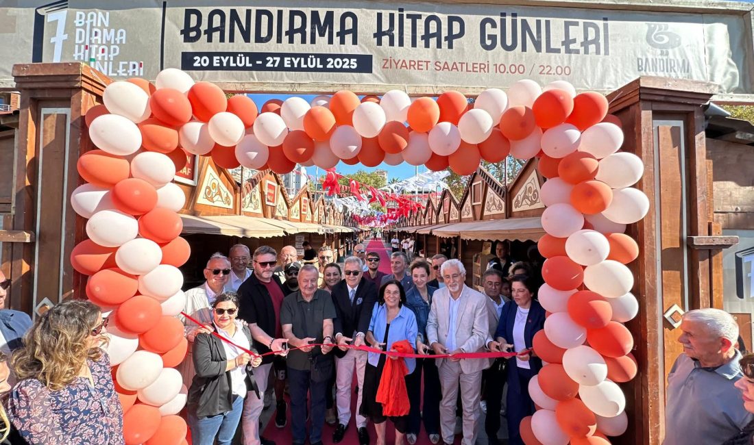 KİTAP TUTKUNLARI BANDIRMA’DA BULUŞTU: 7. KİTAP GÜNLERİ COŞKUSU! Bandırma Belediyesi’nin geleneksel hale getirdiği ve bu yıl 7’ncisi düzenlenen