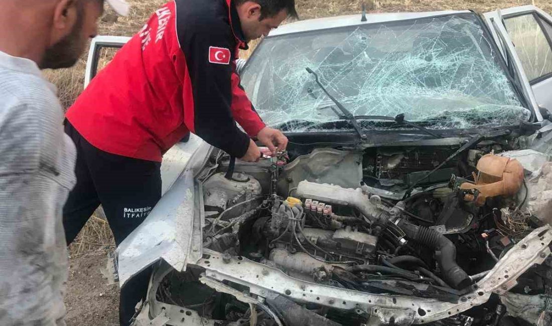 Balıkesir’de otomobil ile kamyon çarpıştı; 2 yaralı Balıkesir’in Altıeylül ilçesinde meydana gelen çift taralı trafik kazasında otomobil