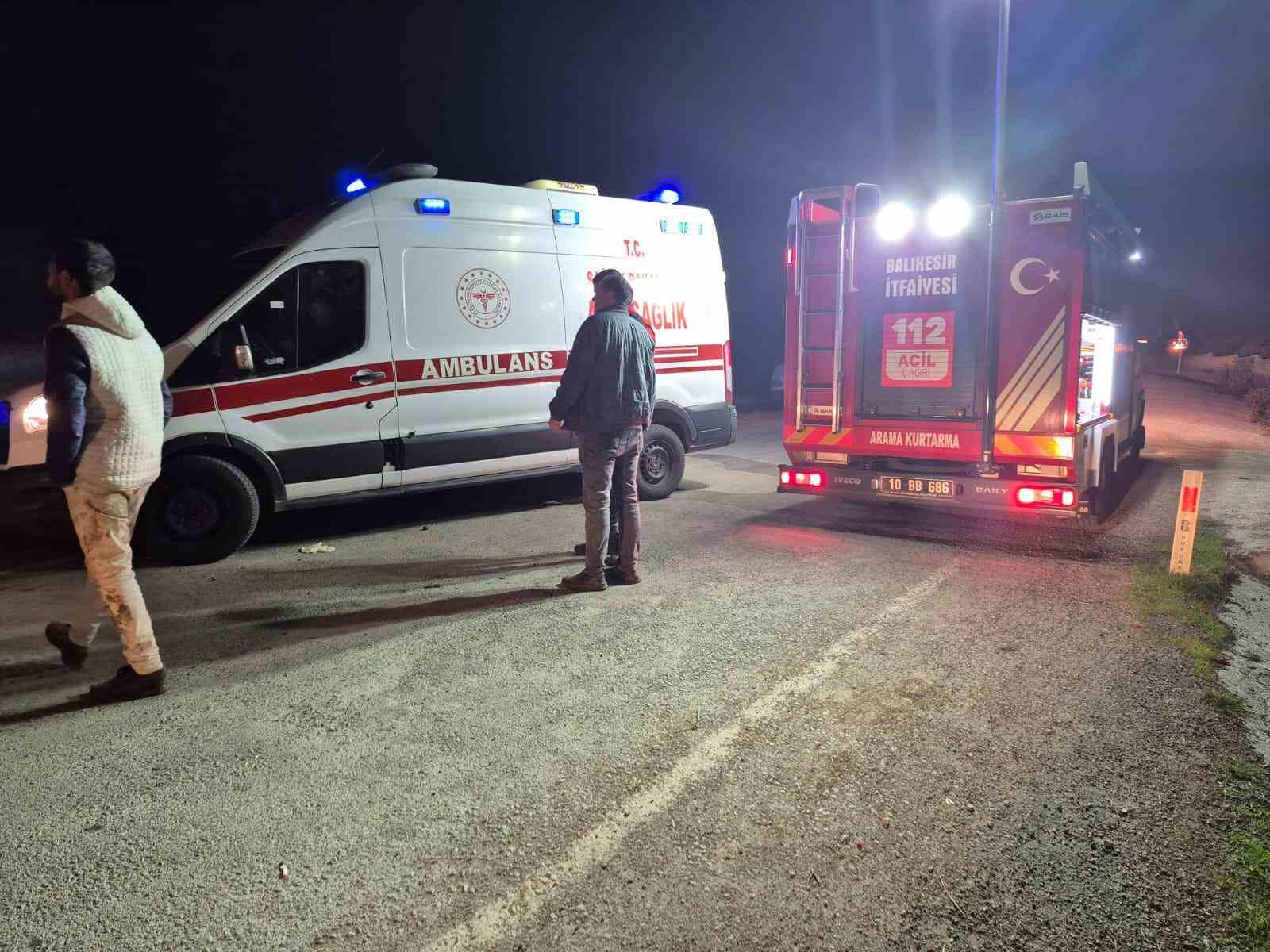 Balıkesir’de kontrolden çıkarak yol kenarına uçan otomobilin sürücüsü yaralandı.